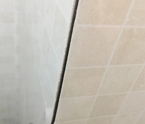 延吉瓷砖空鼓维修公司分享阳台瓷砖脱落的修复过程可以分为以下几个步骤