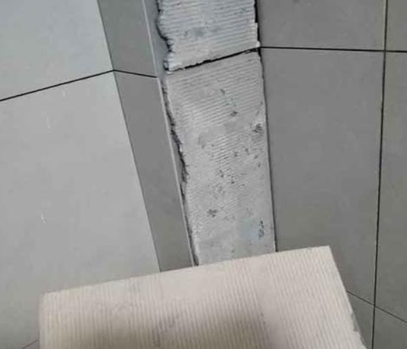 延吉瓷砖空鼓维修公司分享下厨房瓷砖脱落的补救措施。
